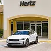 Autopůjčovna Hertz couvá s elektromobilitou, prodá se ztrátou 20.000 elektromobilů