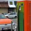 McDonald's už u svých restaurací postavil 20 nabíječek pro elektromobily