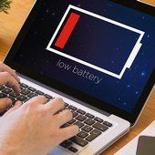 Udávaná výdrž baterie u notebooků neodpovídá realitě, výjimkou jsou Macbooky
