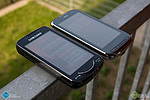 Displej (Samsung vlevo, Touch Pro2 vpravo)