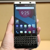 BlackBerry s QWERTY klávesnicí bylo částečně představeno, zatím chybí název