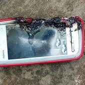 Dívka zemřela po explozi staršího telefonu Nokia