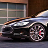 Tesla odmítá, že by vozy samy zrychlovaly, jde prý o manipulaci shorterů