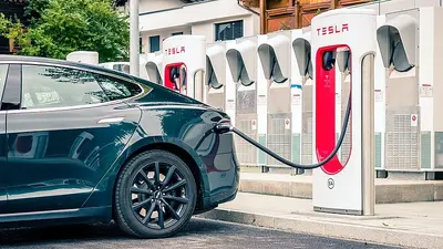 Tesla Supercharger ve špičce: až $1/min při nabíjení nad 90 % aneb 50-60 Kč za kWh