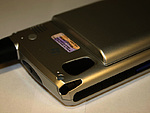 Detailní pohled na iPAQ (na fotce rozšířená baterie, klasická je zcela zarovnána se zadní částí zařízení) (3)