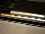 Detailní pohled na iPAQ (na fotce rozšířená baterie, klasická je zcela zarovnána se zadní částí zařízení)