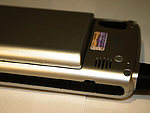 Detailní pohled na iPAQ (na fotce rozšířená baterie, klasická je zcela zarovnána se zadní částí zařízení) (4)