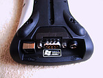 Detail na konektory na spodní straně zařízení